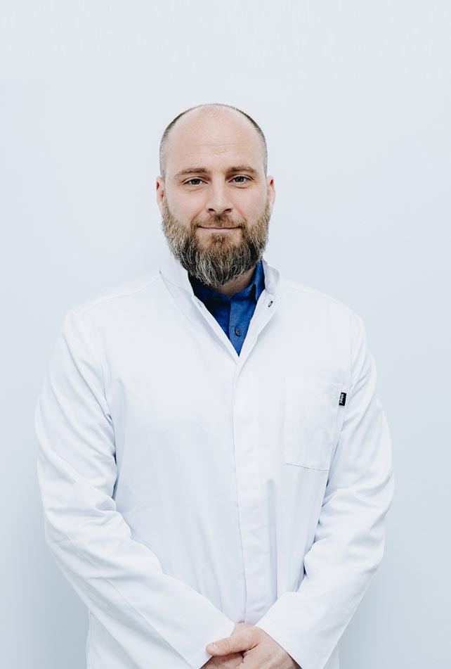 Porträtbild von Dr. Moritz Perrech - Facharzt für Neurochirurgie